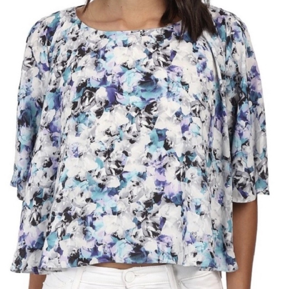 Sam Edelman Floral Fly Away Top In White & Blue
